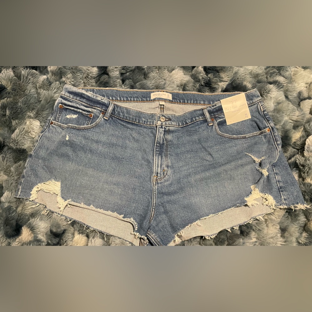 New Mid Rise Mom Short - Picture 2 of 4